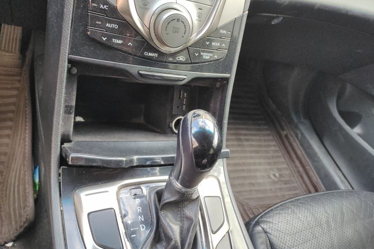 Used Hyundai Azera 2011 2.4L Comfort Version Gear Lever