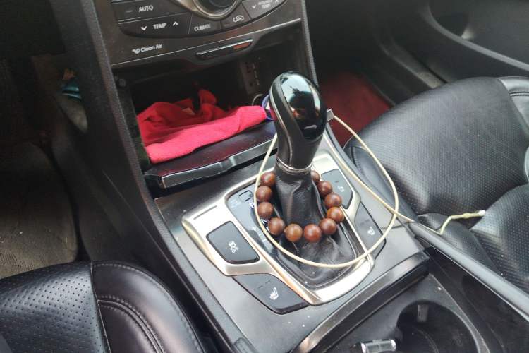 Used Hyundai Azera 2011 2.4L Luxury Model Gear Lever