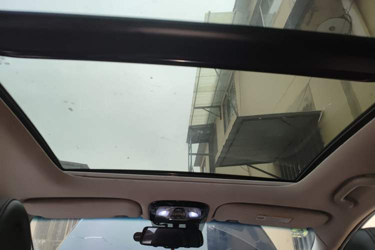 Used Hyundai Azera 2011 2.4L Luxury Model Headliner