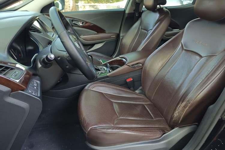 Used Hyundai Azera 2011 3.0L Premium Model Left Front Seat