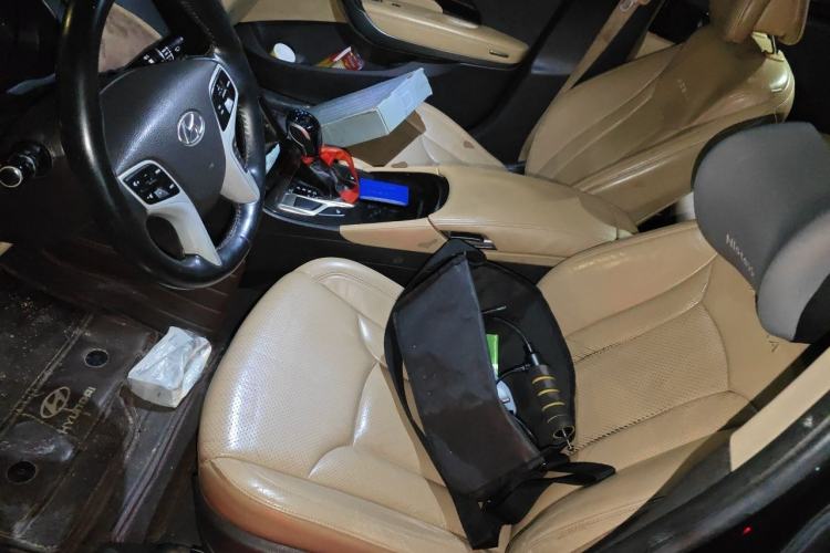 Used Hyundai Azera 2011 2.4L Luxury Model Left Front Seat