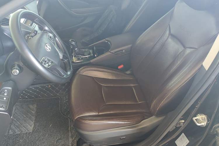 Used Hyundai Azera 2011 2.4L Luxury Model Left Front Seat