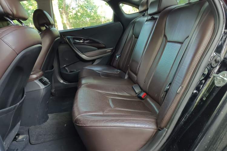 Used Hyundai Azera 2011 3.0L Premium Model Left Rear Seat