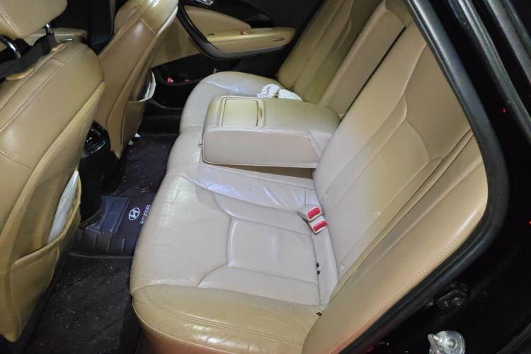 Used Hyundai Azera 2011 2.4L Luxury Model Left Rear Seat