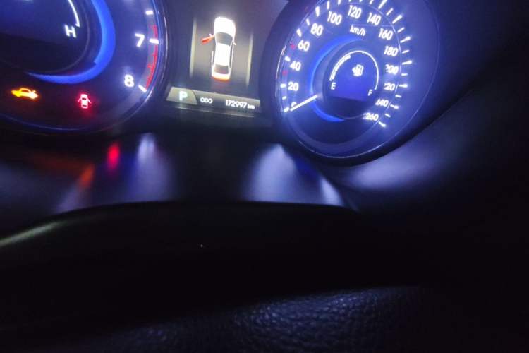 Used Hyundai Azera 2011 3.0L Flagship Edition Odometer Close Up