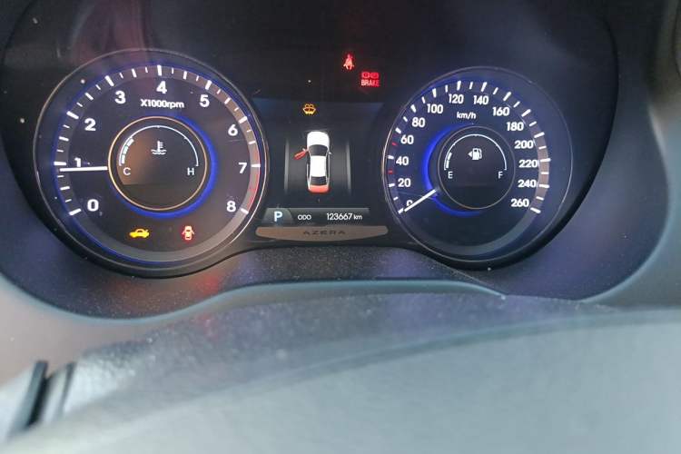 Used Hyundai Azera 2011 2.4L Flagship Edition Odometer Close Up