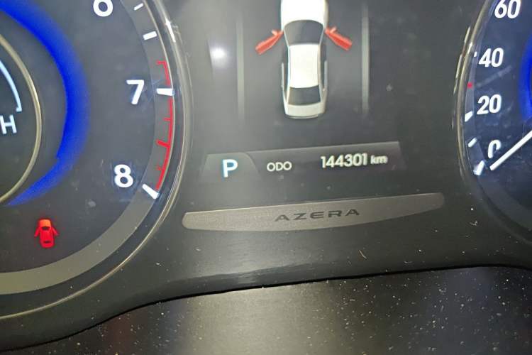 Used Hyundai Azera 2011 3.0L Flagship Edition Odometer Close Up