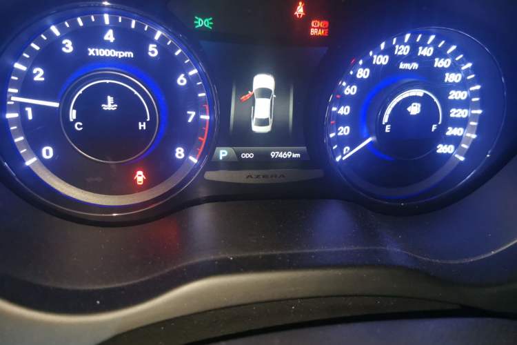 Used Hyundai Azera 2011 2.4L Flagship Edition Odometer Close Up