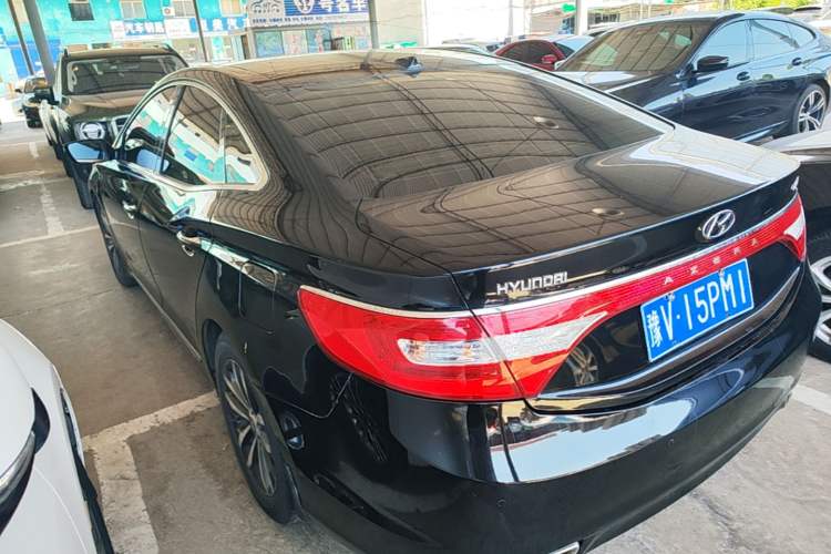 Used Hyundai Azera 2011 2.4L Luxury Model Rear Left 45 Deg