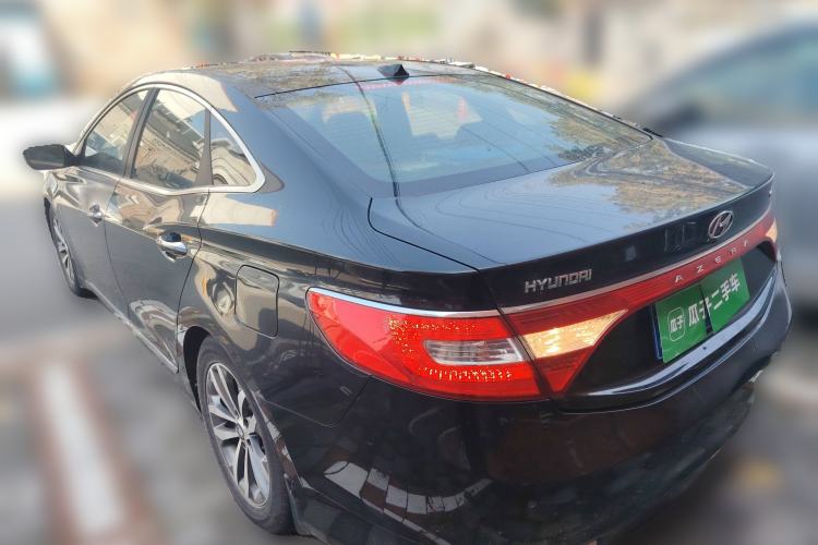 Used Hyundai Azera 2011 2.4L Luxury Model Rear Left 45 Deg