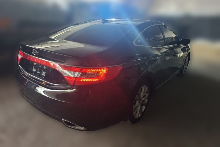 Used Hyundai Azera 2011 3.0L Flagship Edition Rear Right 45 Deg