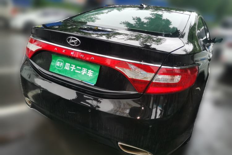 Used Hyundai Azera 2011 2.4L Luxury Model Rear Right 45 Deg
