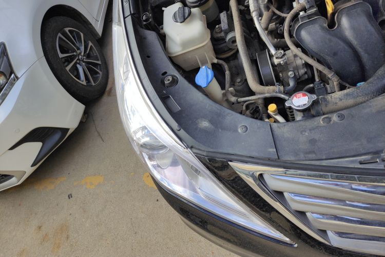 Used Hyundai Azera 2011 2.4L Comfort Version Right Front Headlight