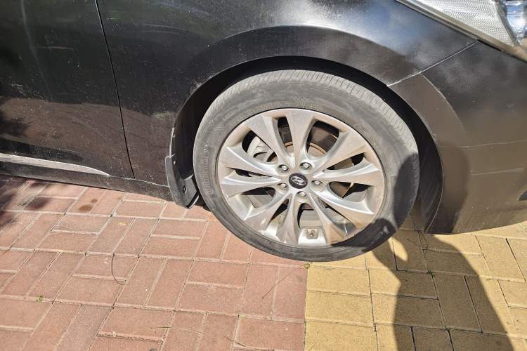 Used Hyundai Azera 2011 3.0L Flagship Edition Right Front Wheel Hub