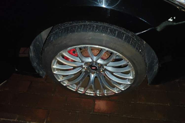 Used Hyundai Azera 2011 2.4L Luxury Model Right Front Wheel Hub