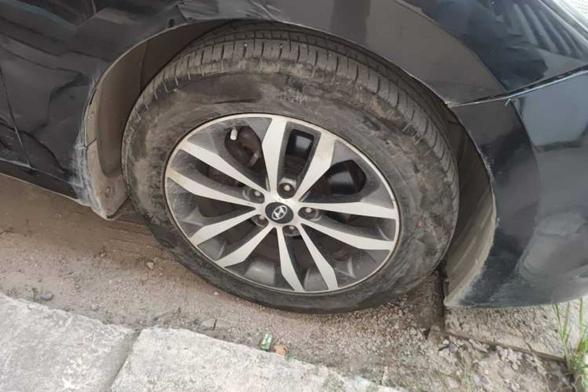 Used Hyundai Azera 2011 2.4L Luxury Model Right Front Wheel Hub