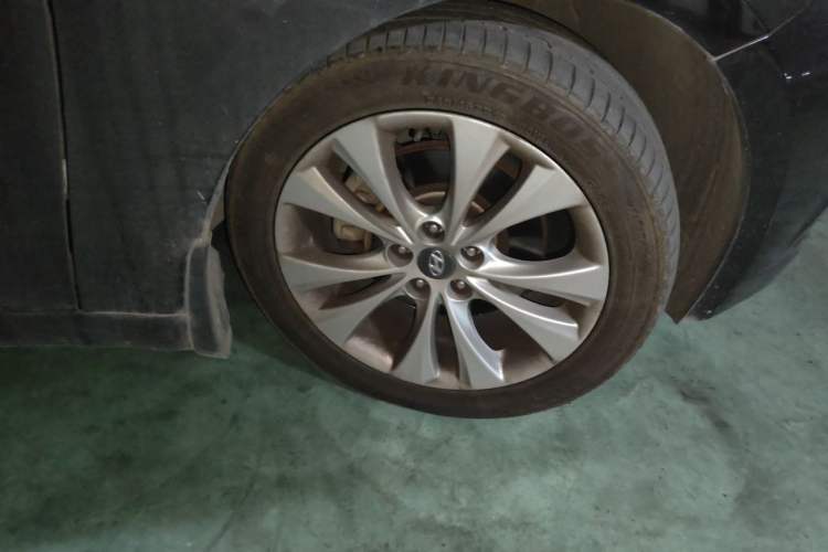Used Hyundai Azera 2011 3.0L Flagship Edition Right Front Wheel Hub