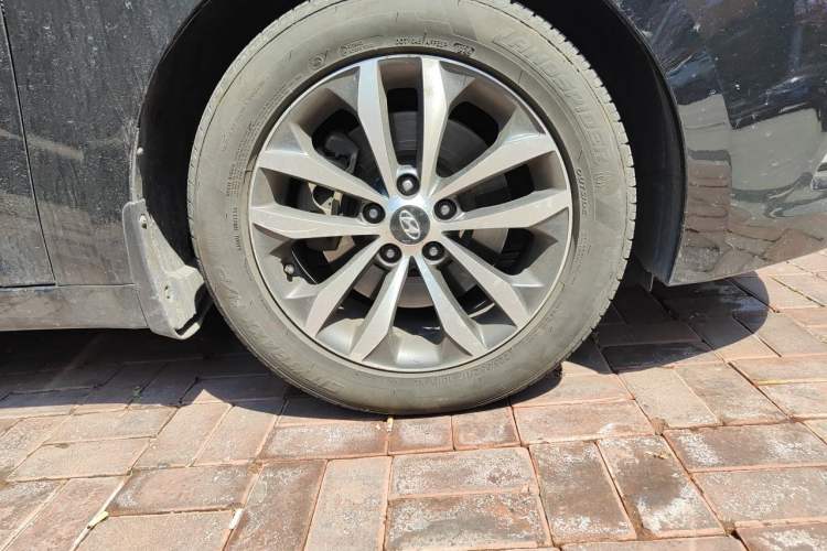 Used Hyundai Azera 2011 2.4L Flagship Edition Right Front Wheel Hub
