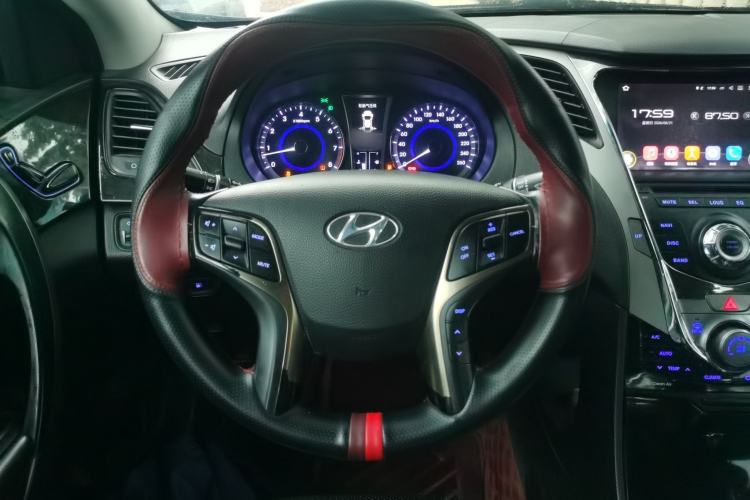 Used Hyundai Azera 2011 2.4L Luxury Model Steering Wheel