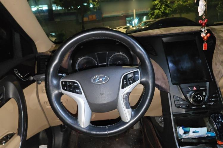 Used Hyundai Azera 2011 2.4L Luxury Model Steering Wheel