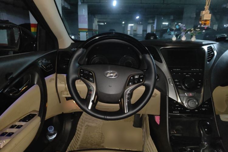 Used Hyundai Azera 2011 3.0L Flagship Edition Steering Wheel