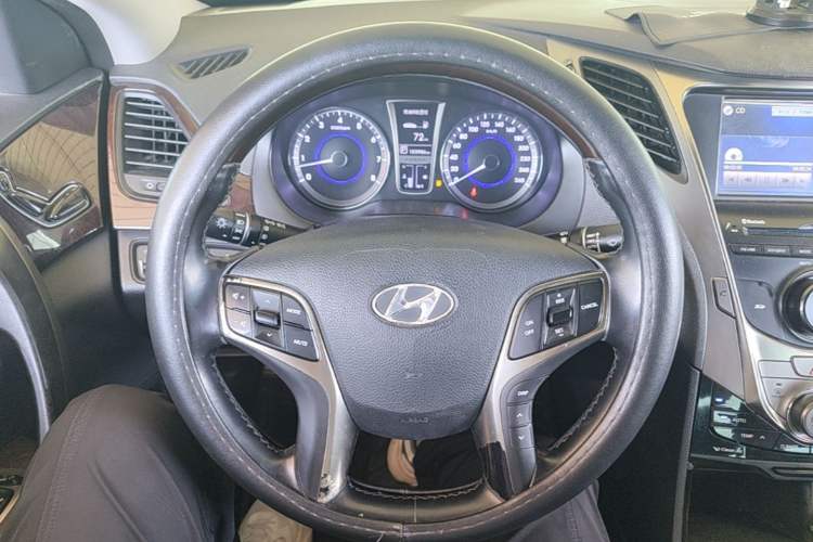 Used Hyundai Azera 2011 2.4L Luxury Model Steering Wheel