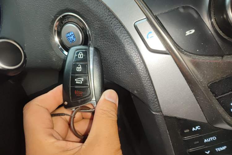 Used Hyundai Azera 2011 2.4L Luxury Model Vehicle Key
