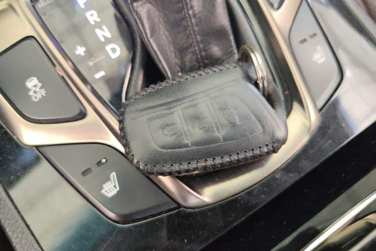 Used Hyundai Azera 2011 2.4L Luxury Model Vehicle Key
