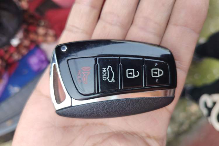 Used Hyundai Azera 2011 2.4L Luxury Model Vehicle Key