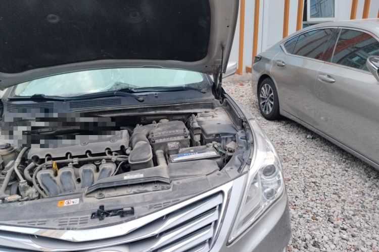 Used Hyundai Azera 2011 2.4L Luxury Model Engine Bay Left