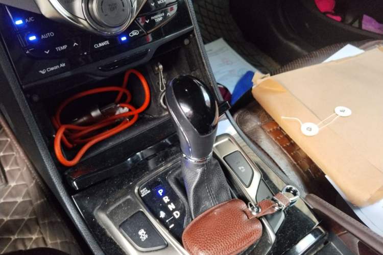 Used Hyundai Azera 2011 2.4L Luxury Model Gear Lever