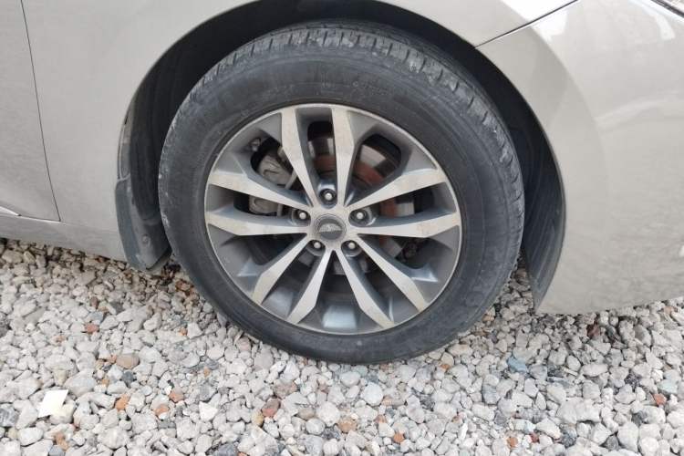 Used Hyundai Azera 2011 2.4L Luxury Model Right Front Wheel Hub