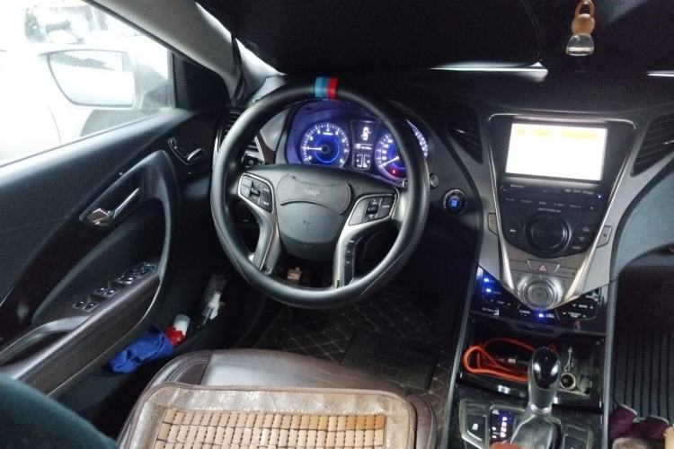 Used Hyundai Azera 2011 2.4L Luxury Model Steering Wheel