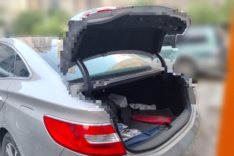 Used Hyundai Azera 2011 2.4L Luxury Model Trunk