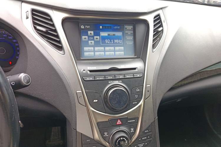 Used Hyundai Azera 2011 2.4L Luxury Model Audio And AC Panel