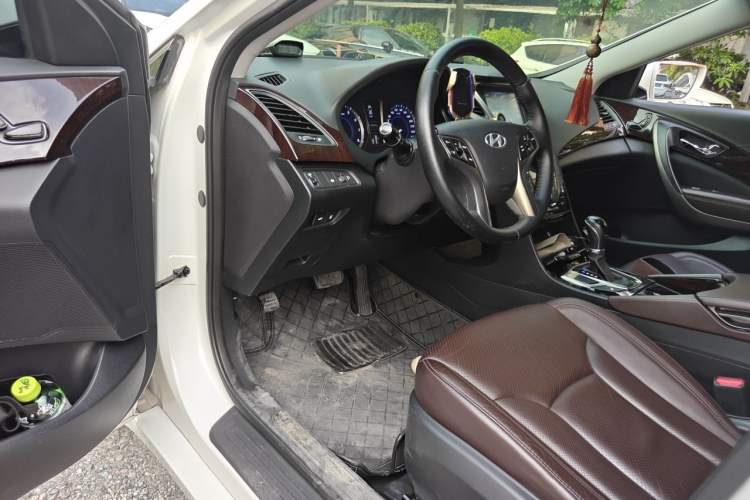 Used Hyundai Azera 2011 2.4L Luxury Model Driver Seat