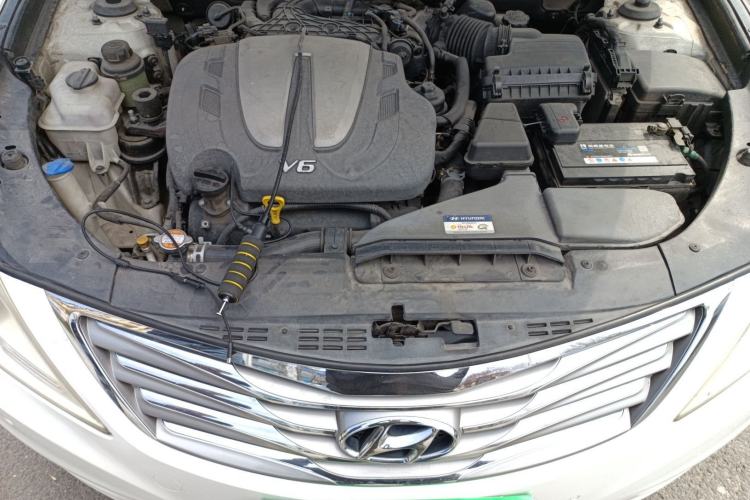 Used Hyundai Azera 2011 3.0L Flagship Edition Engine Bay