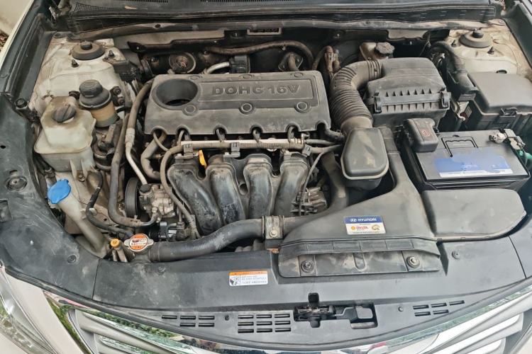 Used Hyundai Azera 2011 2.4L Luxury Model Engine Bay