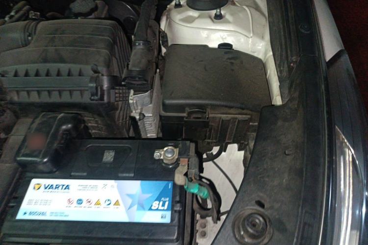 Used Hyundai Azera 2011 2.4L Luxury Model Engine Bay Left
