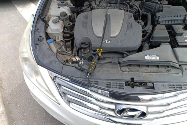 Used Hyundai Azera 2011 3.0L Flagship Edition Engine Bay Right
