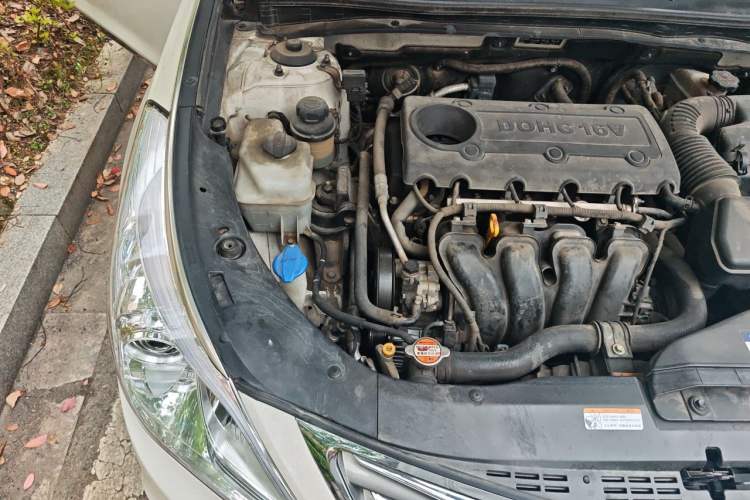 Used Hyundai Azera 2011 2.4L Luxury Model Engine Bay Right