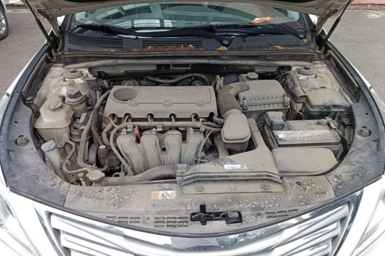 Used Hyundai Azera 2011 2.4L Luxury Model Engine Bay
