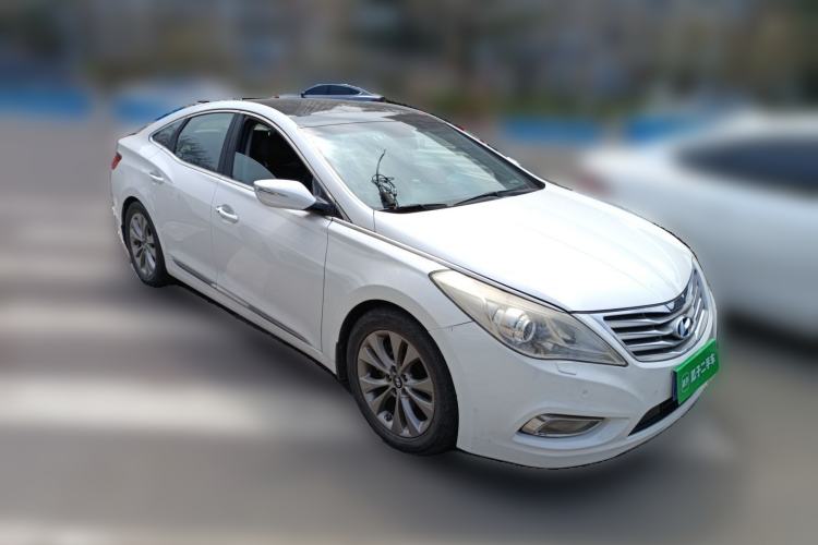 Used Hyundai Azera 2011 3.0L Flagship Edition Front Right 45 Deg