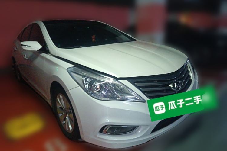 Used Hyundai Azera 2011 2.4L Luxury Model Front Right 45 Deg