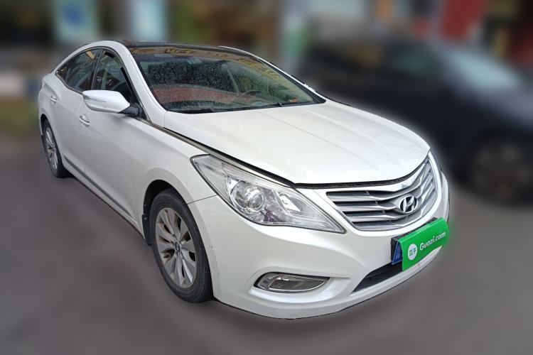 Used Hyundai Azera 2011 2.4L Luxury Model Front Right 45 Deg