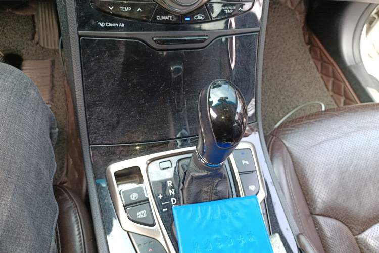 Used Hyundai Azera 2011 3.0L Flagship Edition Gear Lever