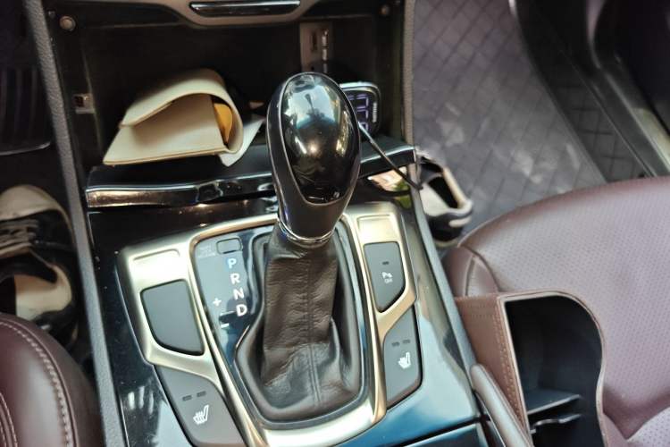 Used Hyundai Azera 2011 2.4L Luxury Model Gear Lever