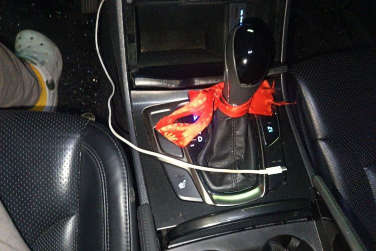Used Hyundai Azera 2011 2.4L Luxury Model Gear Lever