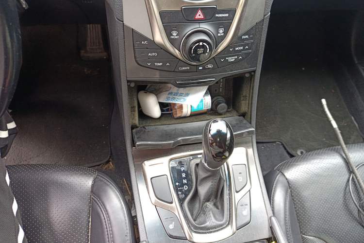 Used Hyundai Azera 2011 2.4L Luxury Model Gear Lever