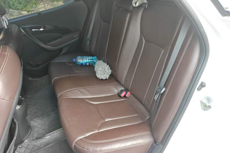 Used Hyundai Azera 2011 2.4L Luxury Model Left Rear Seat